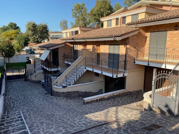 casa indipendente in vendita a Roma in zona Pantan Monastero