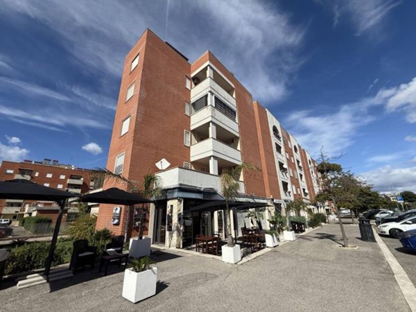 negozio in vendita a Roma in zona Acilia