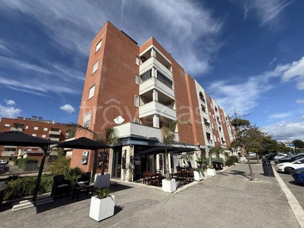 negozio in vendita a Roma in zona Acilia