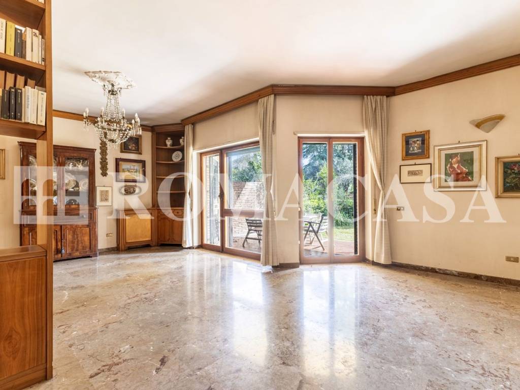 appartamento in vendita a Roma in zona Ardeatino