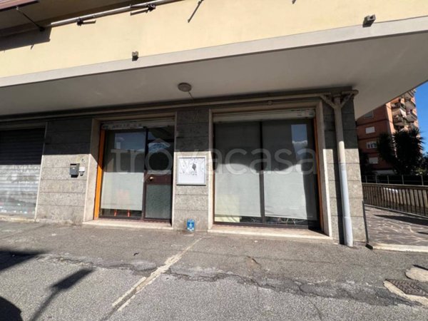 negozio in vendita a Roma in zona Torre Spaccata