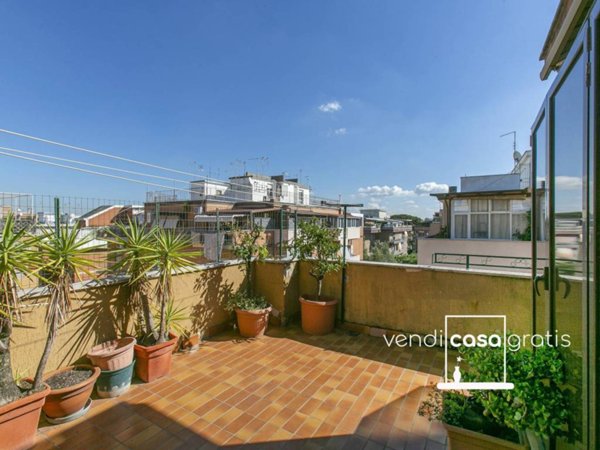 appartamento in vendita a Roma in zona Castel Fusano