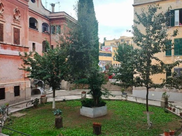 appartamento in vendita a Roma in zona Ostiense