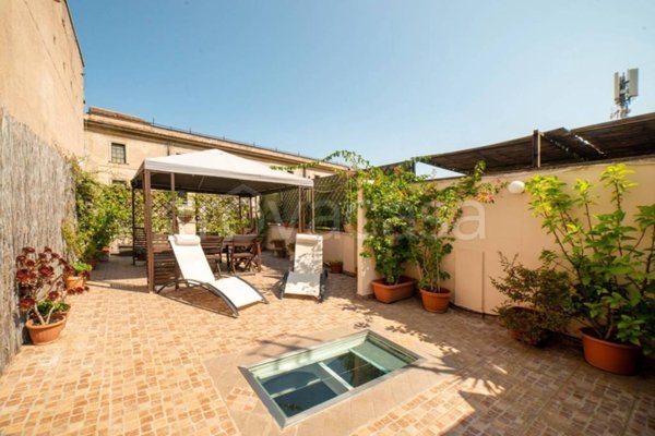 appartamento in vendita a Roma in zona Rione Monti/Campitelli