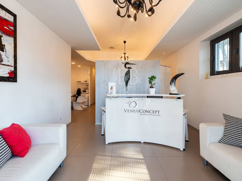 negozio in vendita a Roma in zona Torrino