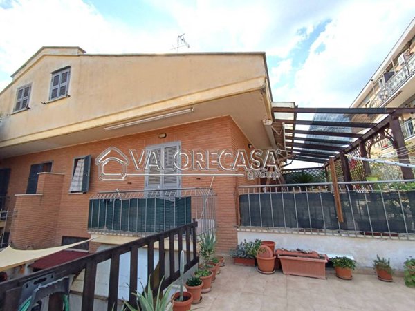 casa indipendente in vendita a Roma in zona Finocchio