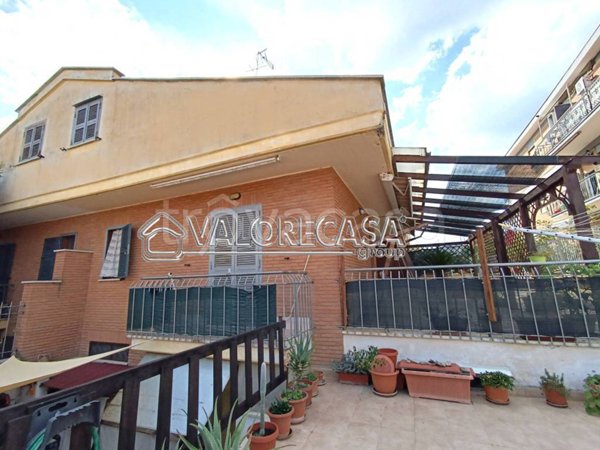 casa indipendente in vendita a Roma in zona Finocchio