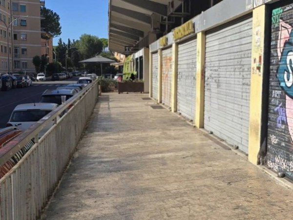 negozio in vendita a Roma in zona Ostiense