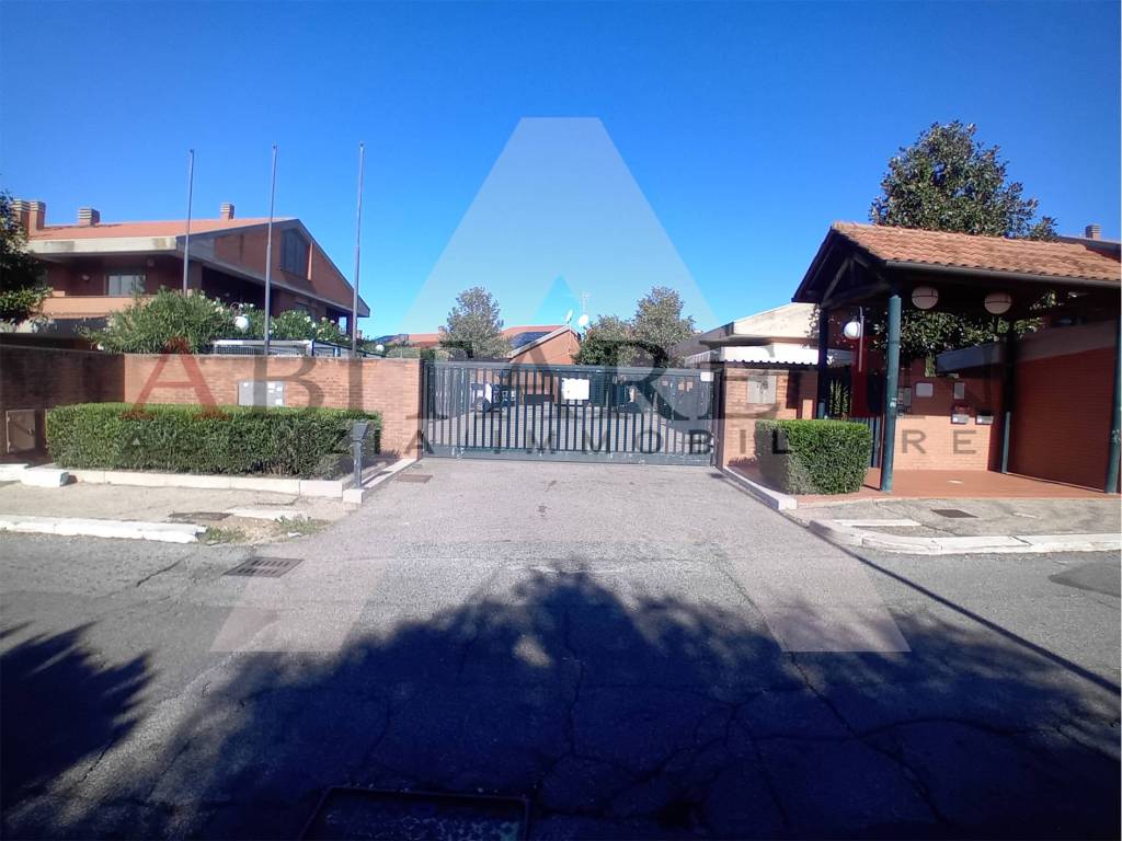 casa indipendente in vendita a Roma in zona Infernetto