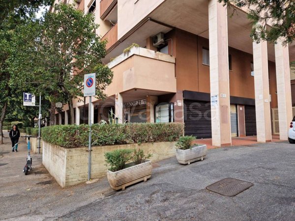 negozio in vendita a Roma in zona Fidene