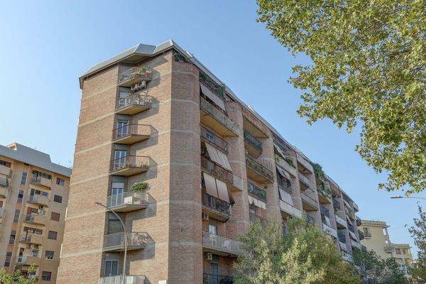 appartamento in vendita a Roma in zona Ostiense