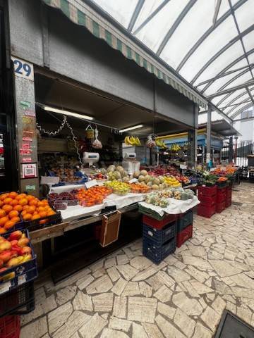 negozio in vendita a Roma in zona Ardeatino