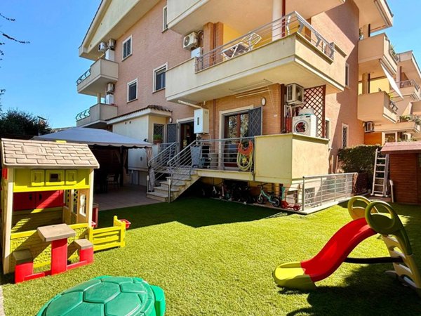 appartamento in vendita a Roma in zona Vitinia
