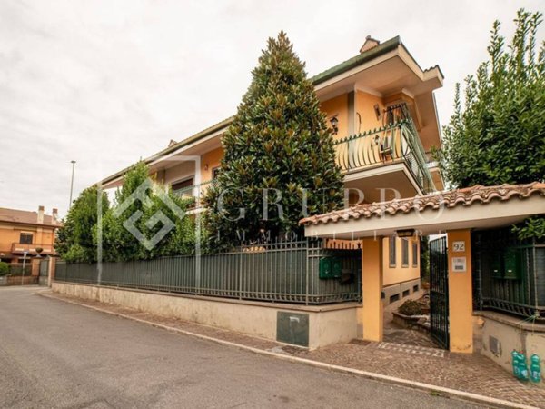 appartamento in vendita a Roma in zona Romanina