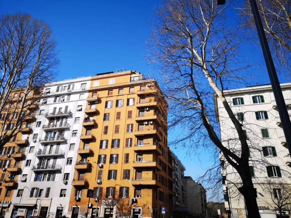 negozio in vendita a Roma in zona Ostiense