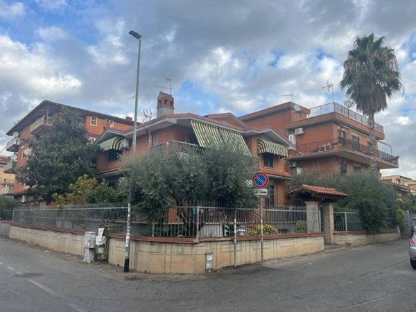 appartamento in vendita a Roma in zona Finocchio