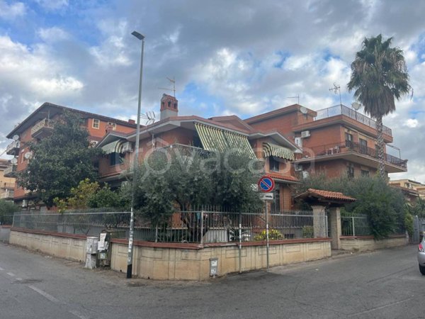 appartamento in vendita a Roma in zona Finocchio