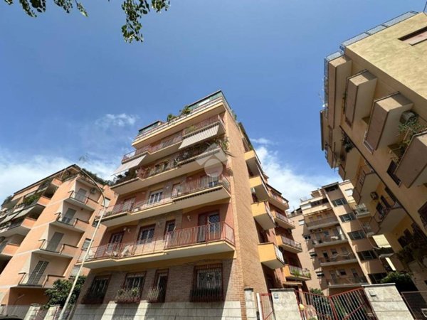 appartamento in vendita a Roma in zona Ardeatino