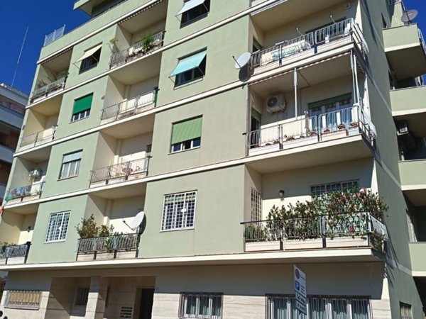 appartamento in vendita a Roma in zona Ardeatino
