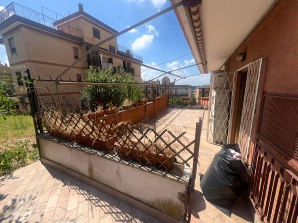 appartamento in vendita a Roma in zona Sette Bagni
