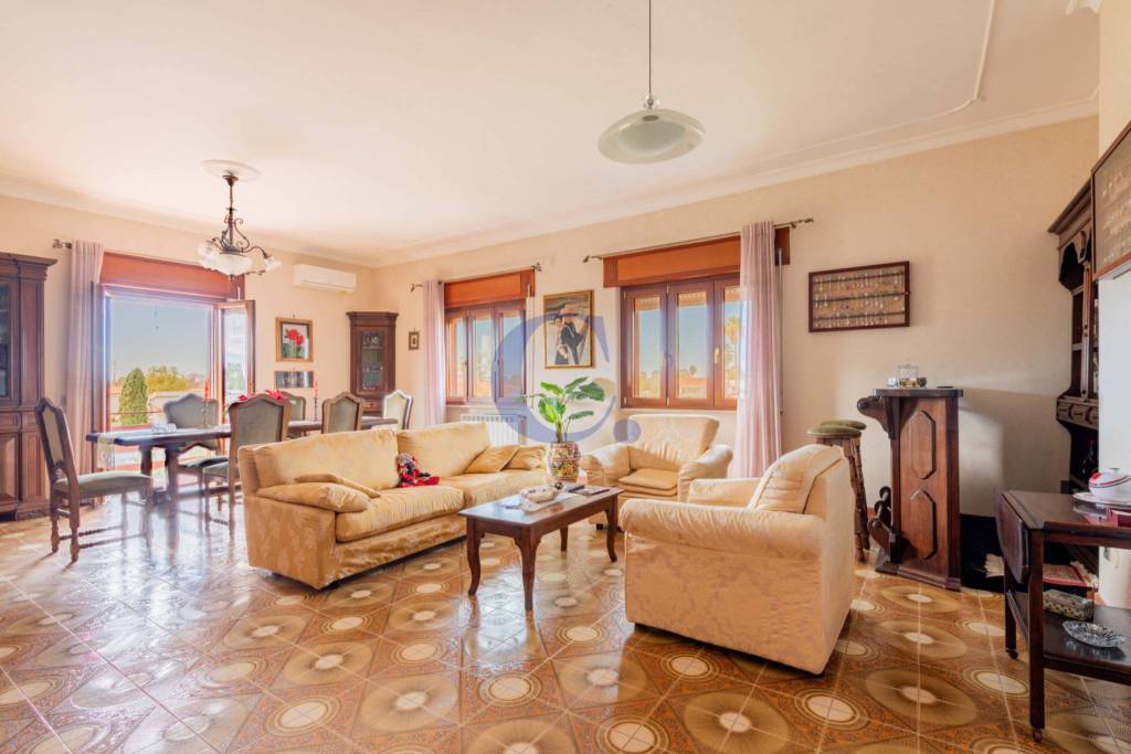 appartamento in vendita a Roma in zona Ostia Antica