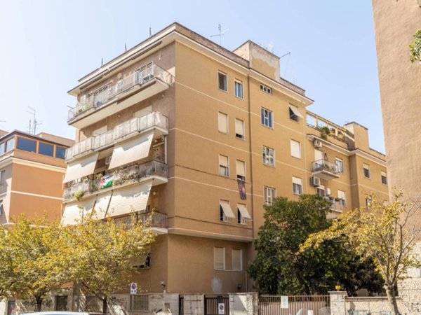 appartamento in vendita a Roma in zona Appio Latino