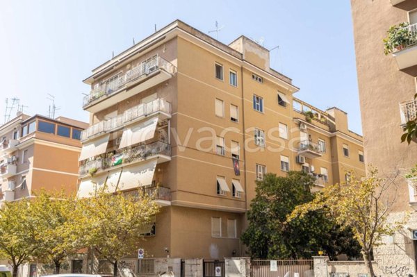 appartamento in vendita a Roma in zona Appio Latino