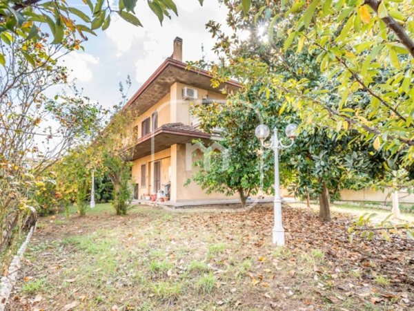 casa indipendente in vendita a Roma in zona Romanina