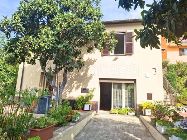 casa indipendente in vendita a Roma in zona Falcognana