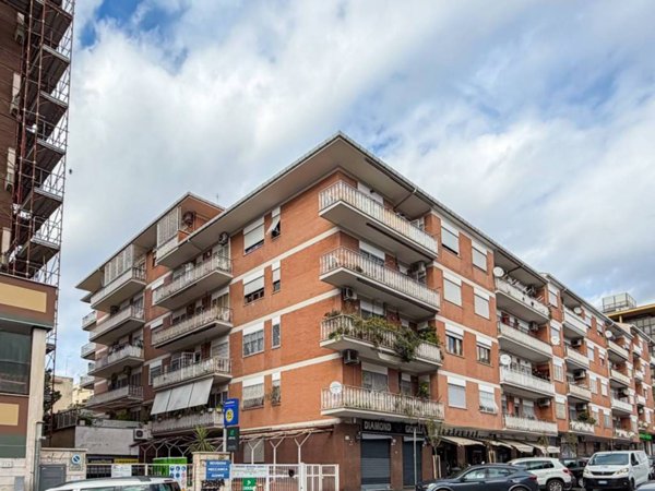 appartamento in vendita a Roma in zona Ardeatino