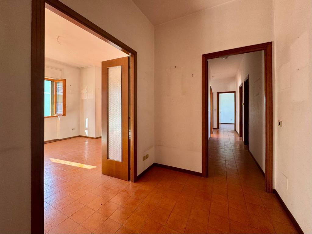 appartamento in vendita a Roma in zona Ostia Antica