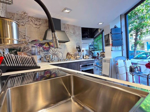 negozio in vendita a Roma in zona Trieste