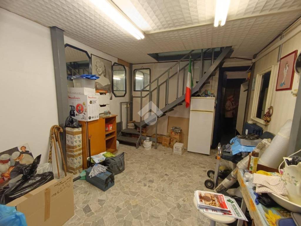 negozio in vendita a Roma in zona Appio Latino
