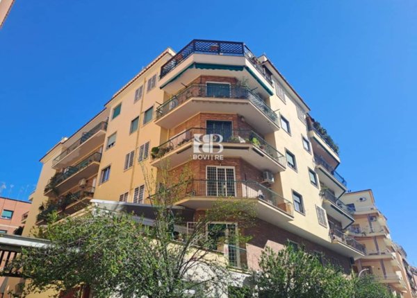 appartamento in vendita a Roma in zona Appio Latino