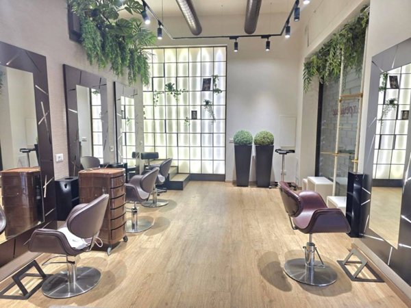 negozio in vendita a Roma in zona Tuscolano