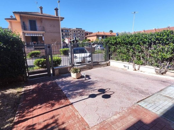 casa indipendente in vendita a Roma in zona Ponte di Nona