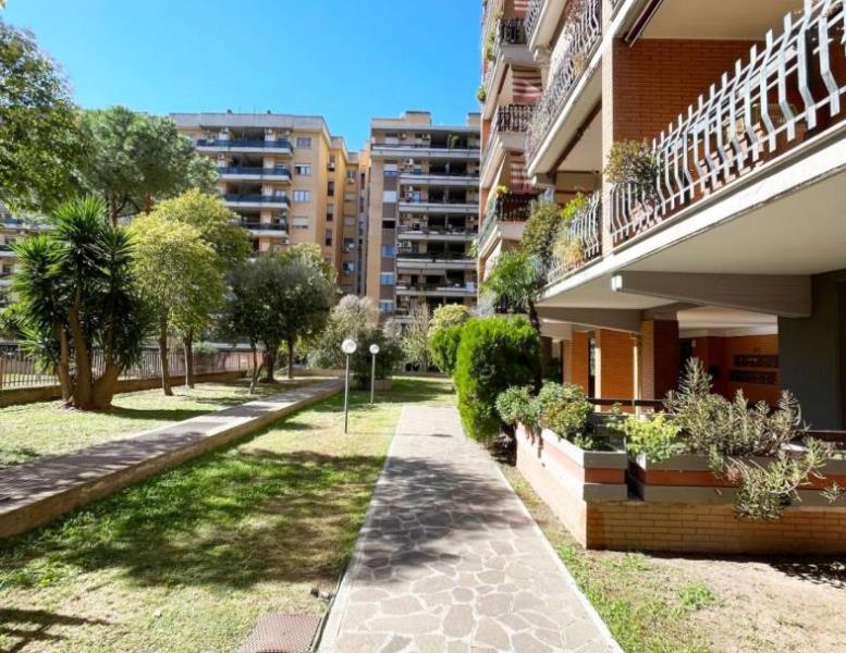 appartamento in vendita a Roma in zona Cinecittà