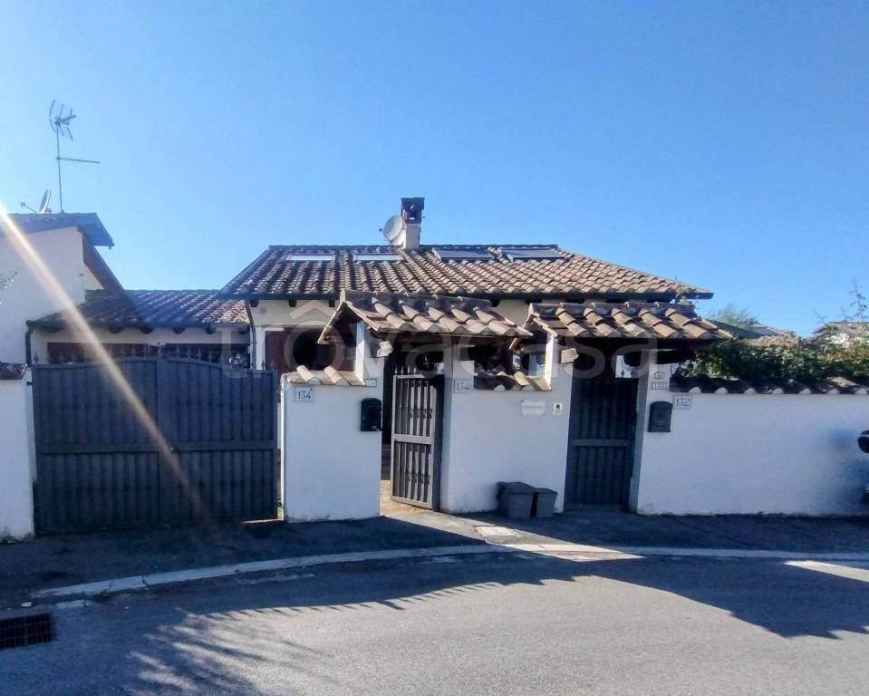 casa indipendente in vendita a Roma in zona Infernetto