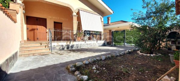 casa indipendente in vendita a Roma in zona Ostia Antica