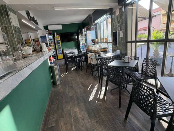 negozio in vendita a Roma in zona La Pisana
