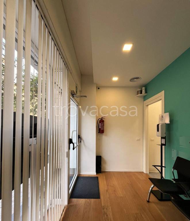 negozio in vendita a Roma in zona Appio Latino