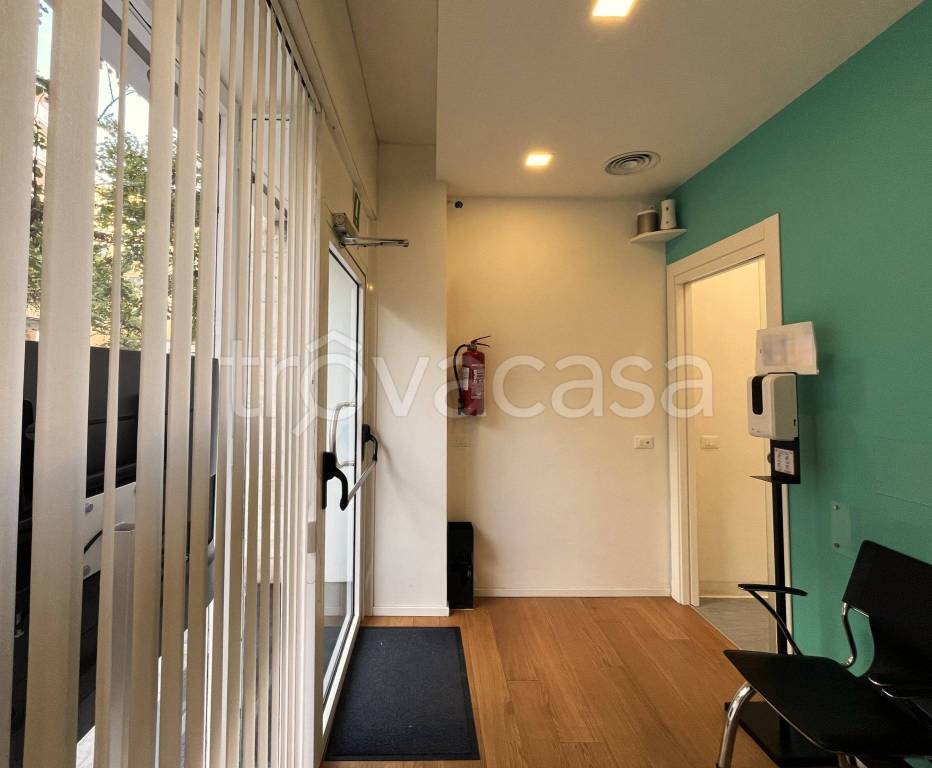 negozio in vendita a Roma in zona Appio Latino