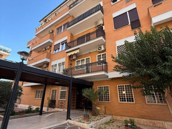 appartamento in vendita a Roma in zona Appio Claudio