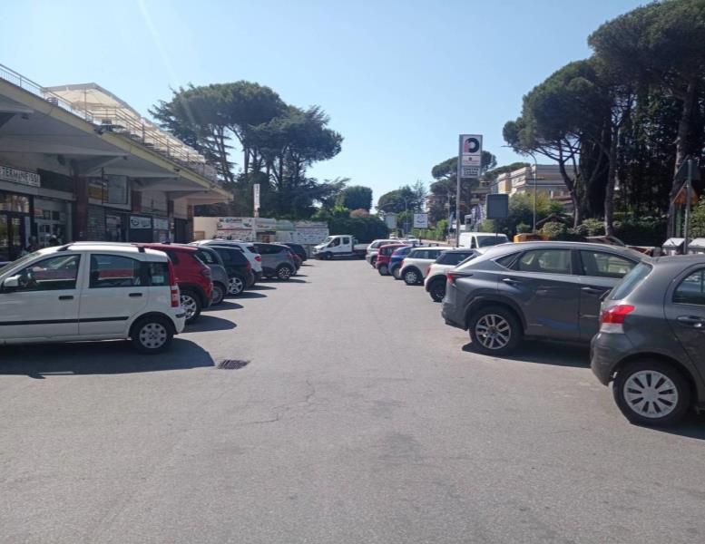 negozio in vendita a Roma in zona Tor di Quinto