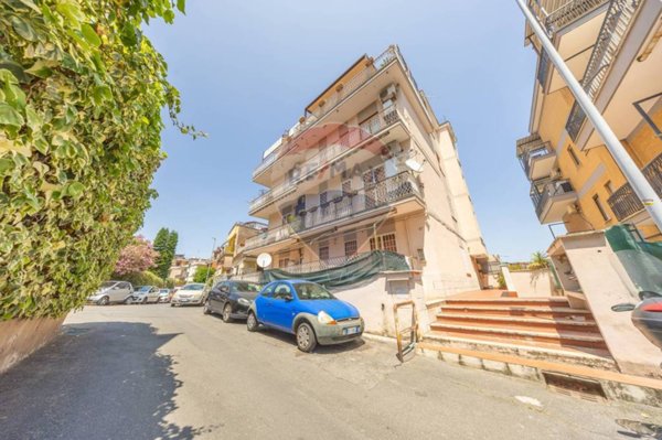 appartamento in vendita a Roma in zona Colle del Sole