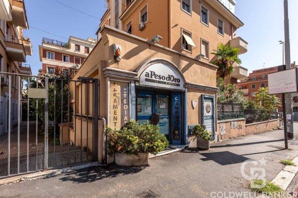 locale commerciale in vendita a Roma
