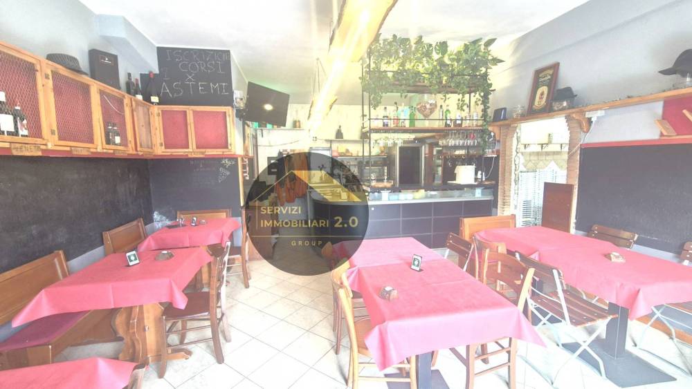 negozio in vendita a Roma in zona Finocchio