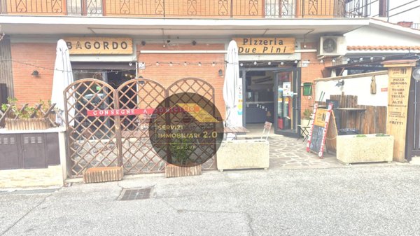negozio in vendita a Roma in zona Finocchio