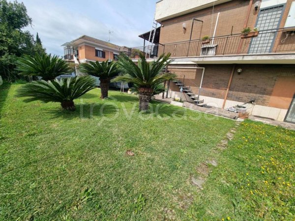 casa indipendente in vendita a Roma in zona Ostia Antica