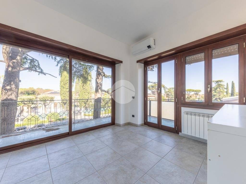 appartamento in vendita a Roma in zona Appio Claudio